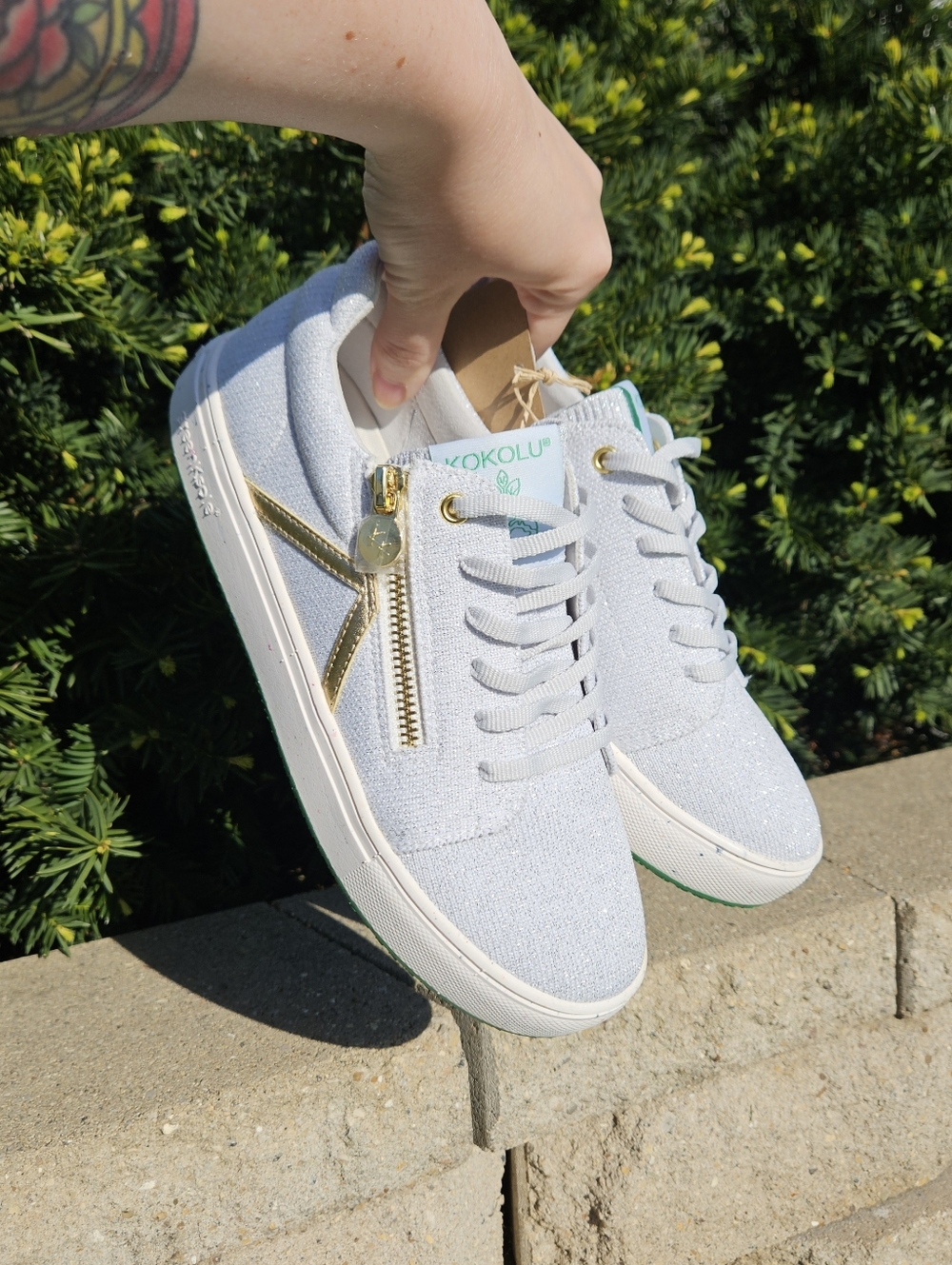 NWT Kokolu Silver & Green 100% Recycled Comfort Knit Sneaker Size 7